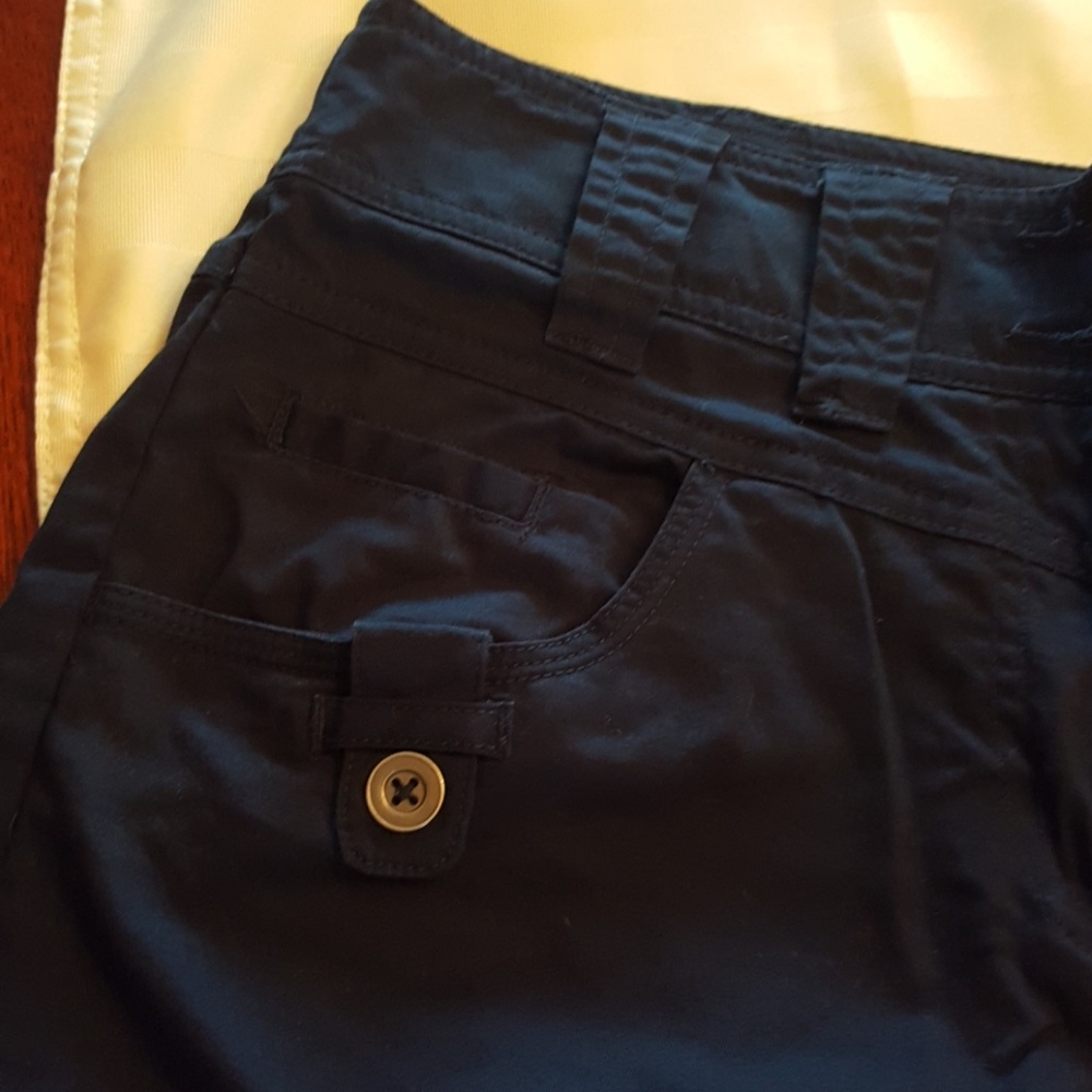 Shorts - Picture 2 of 3